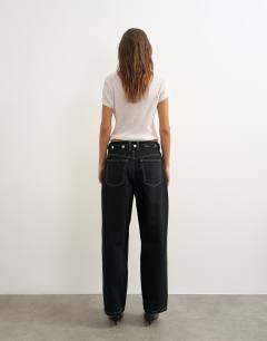 Model wearing Dillan baggy low rise jean in clean black