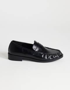 Model wearing Dominic ruched loafer in black