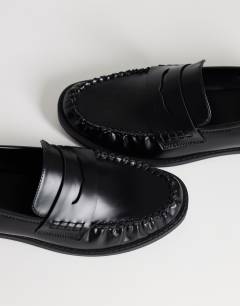 Model wearing Dominic ruched loafer in black