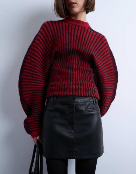 Topshop – Dopasowana czarna spódnica mini z imitacji skóry - view 1