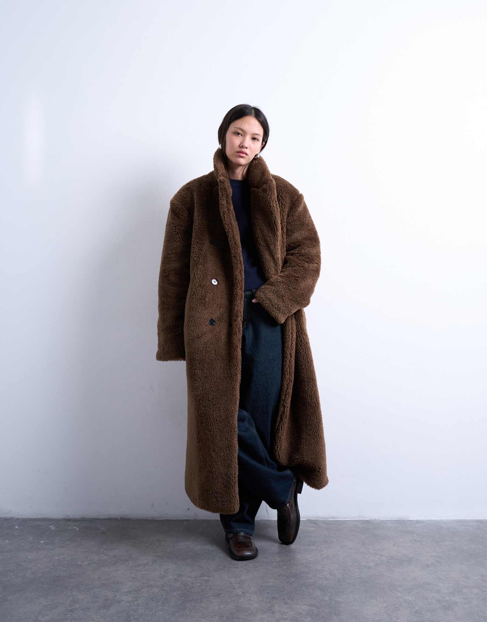 Двубортное удлиненное пальто Topshop teddy коричневого цвета