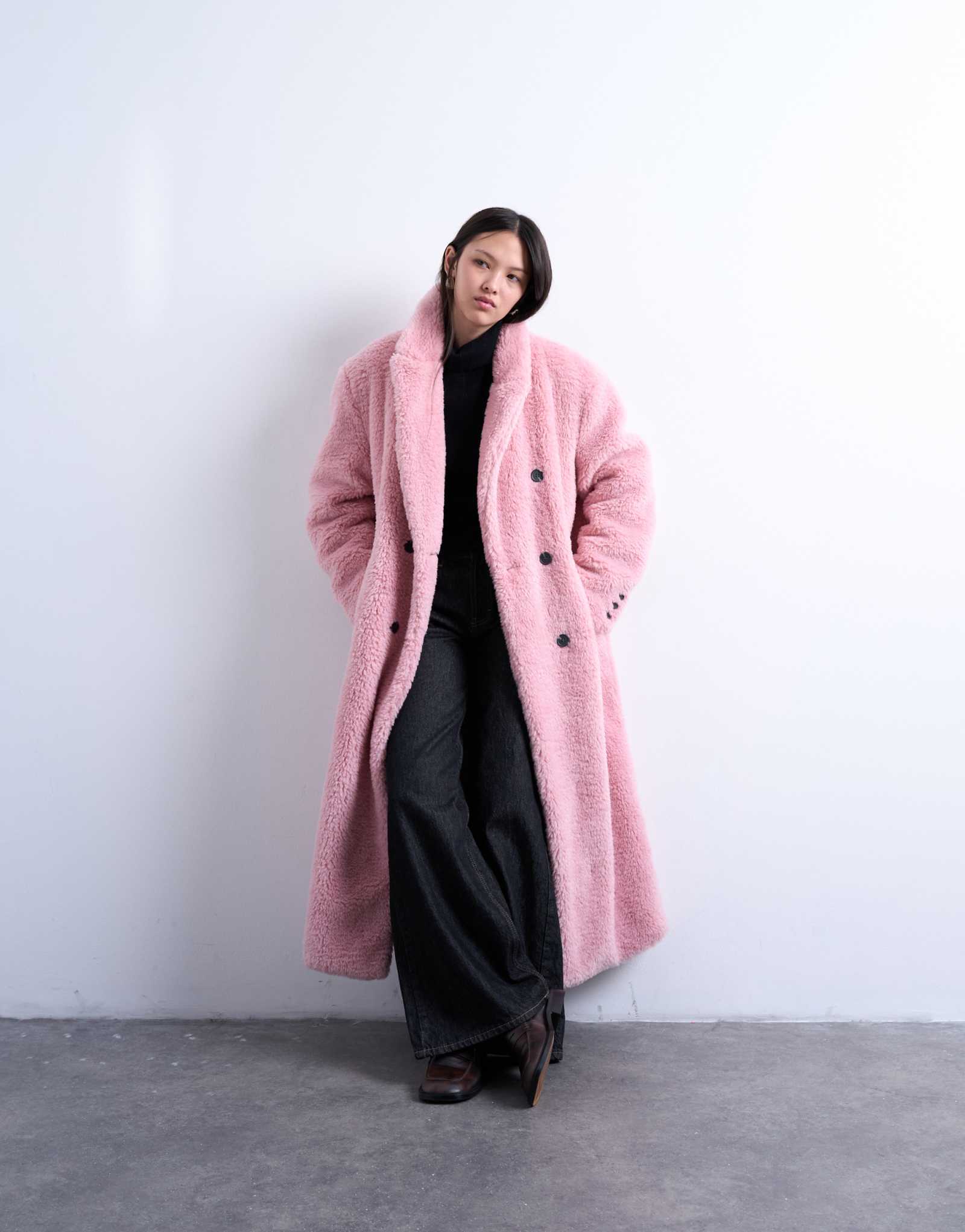 Двубортное удлиненное пальто Topshop teddy розового цвета