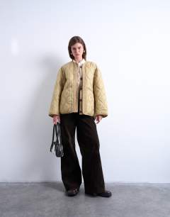 Model wearing Double layer fronted liner jacket in sand