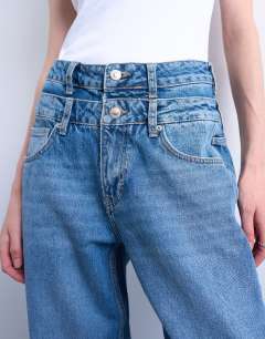 Model wearing Double waistband column jean in vintage blue