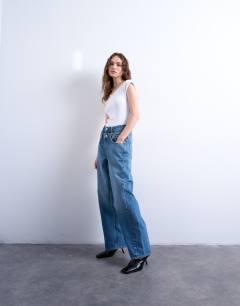 Model wearing Double waistband column jean in vintage blue