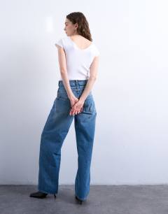 Model wearing Double waistband column jean in vintage blue