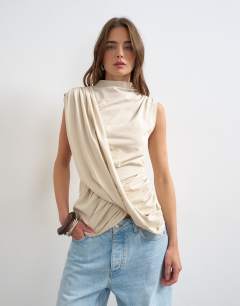 Model wearing Drape front marl tunic top in oat