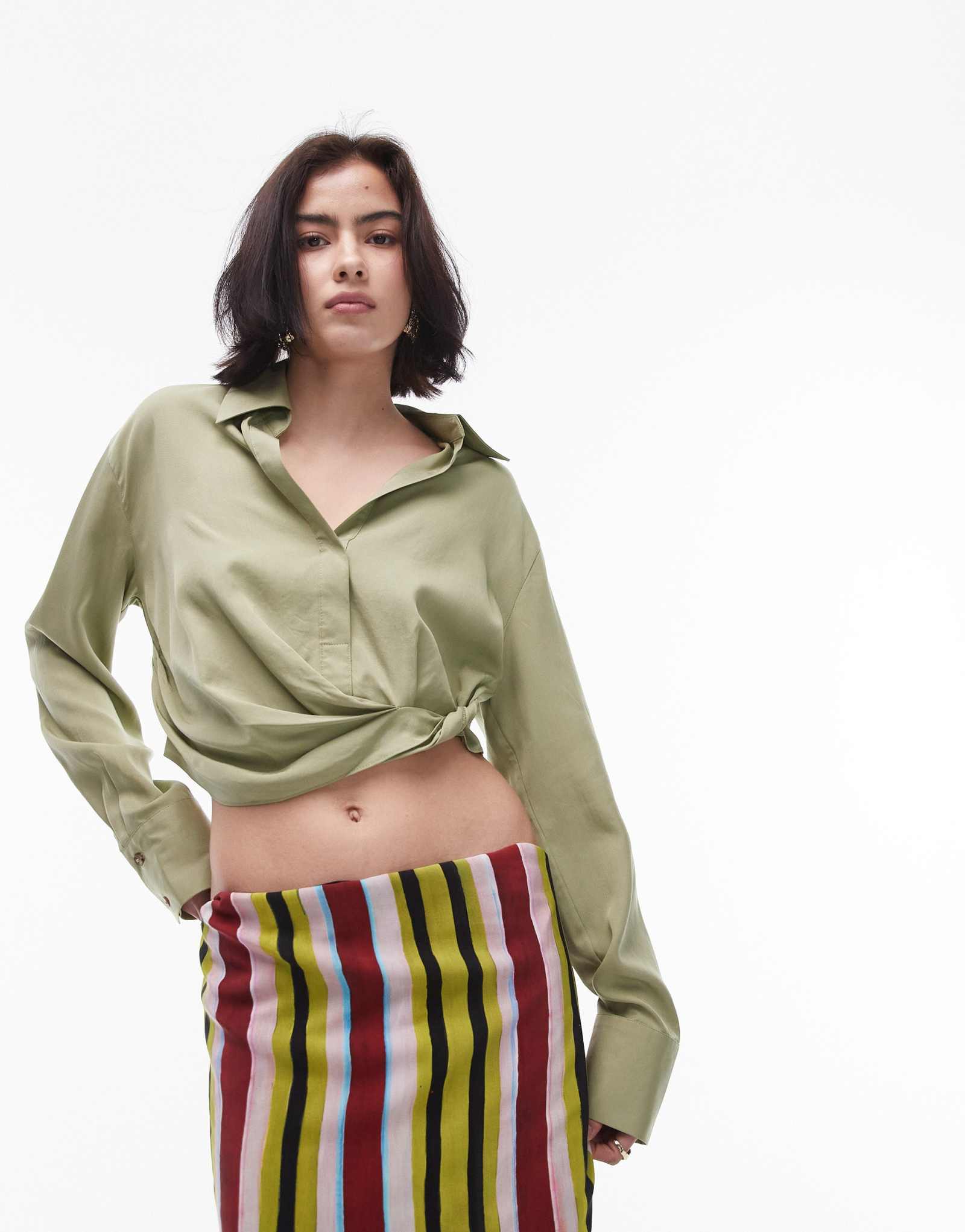 Верх с драпировкой Topshop по бокам цвета хаки 10890₽