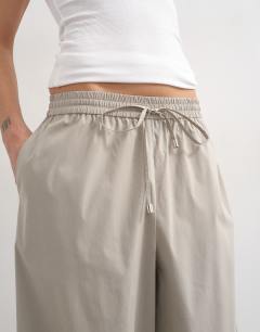 Model wearing Drawcord tech fabric balloon trousers in slate