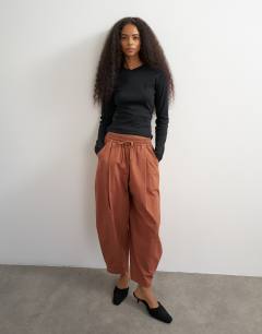 Model wearing Drawcord techy balloon trousers in rust