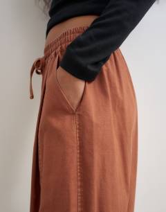 Model wearing Drawcord techy balloon trousers in rust
