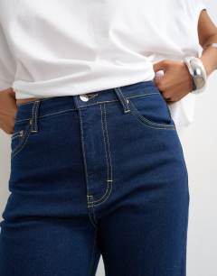 Model wearing Dree high rise slim straight leg jean in indigo rinse