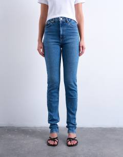 Dree high rise slim straight leg jean in mid blue