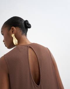 Model wearing Drop armhole rib maxi dress in chocolate brown