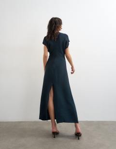 Model wearing Drop shoulder blouson waist crinkle maxi dress in navy