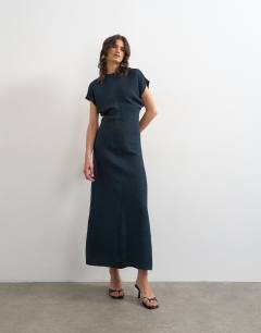 Model wearing Drop shoulder blouson waist crinkle maxi dress in navy