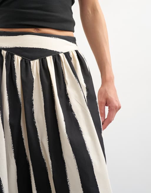 Topshop drop waist saloon maxi skirt in mono stripe print, 3 of 5