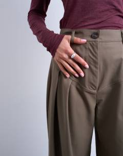 Model wearing Dropped waist balloon trouser in camel