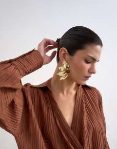 Model wearing Dropped waist wrap shirt dress in textured rust