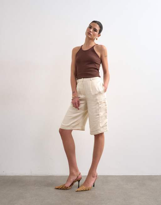 Topshop - Ecrufarvede longline-cargoshorts i satin, 2 af 5