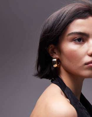 Topshop Edie chunky hoop earring in gold tone