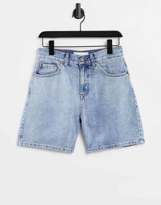 Topshop – Editor – Jeansshorts in verwaschenem Mittelblau