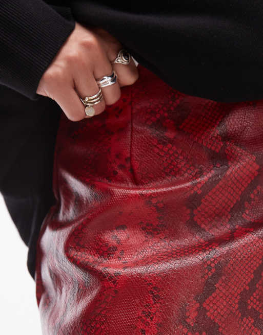 Topshop - Editor - Jupe évasée en similicuir effet peau de serpent - Rouge, 2 de 5