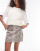 Thumbnail 1 van 5