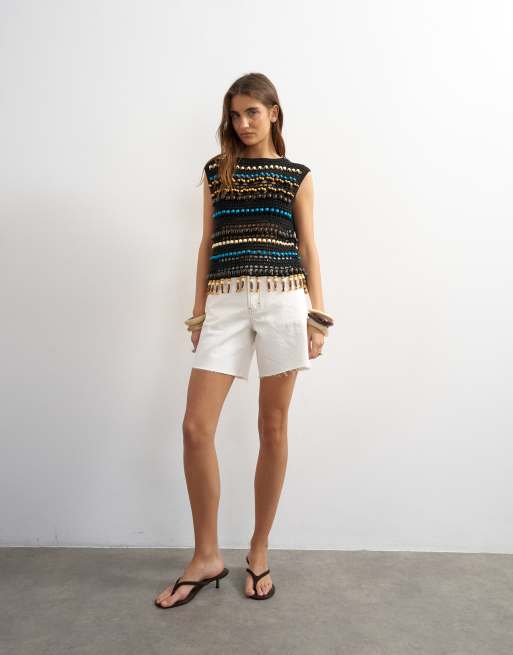 Topshop - Editor - Pantaloncini di jeans con fondo grezzo color osso, 3 di 5