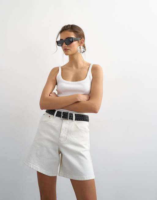 Topshop - Editor - Pantalones cortos vaqueros blanco hueso cómodos y elásticos