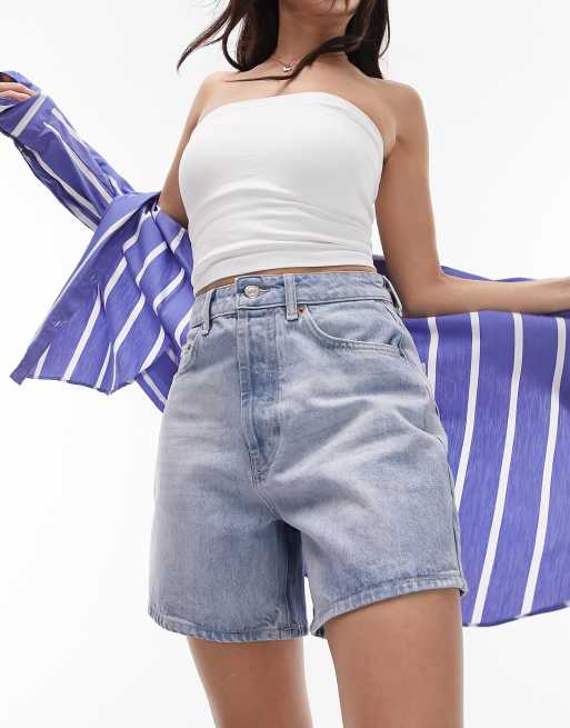 Topshop – Editor – Shorts aus Denim in ausgebleichter Optik