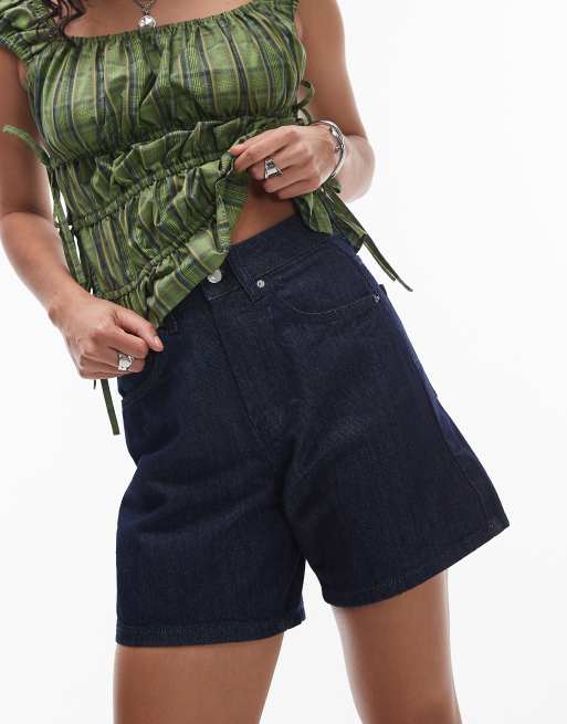 Topshop – Editor – Szorty jeansowe w kolorze indygo z surowo wykończonym dołem