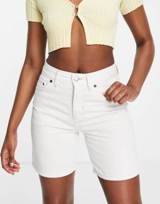 Topshop - Editor - Ultimative Shorts in Wollweiß