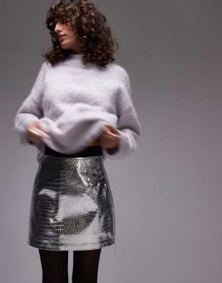 Topshop - Editor - Volantrock aus Kunstleder in Silber mit Schlangenmuster