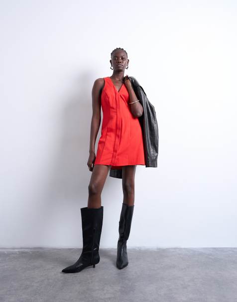 Topshop - Effen mini-jurk met structuur, V-hals en bies in rood - view 1