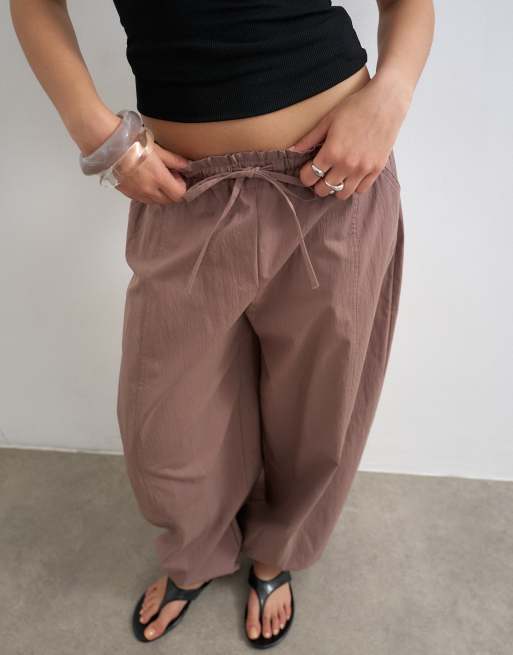 Topshop elasticated waist cuffed hem techy trouser in brown, 4 of 5