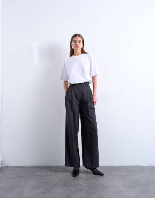Topshop - Elegante, angeraute Hose in Dunkelgrau mit hohem Bund und zwei Bundfalten
