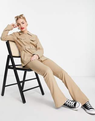 Topshop - Elegante Schlaghosen in Kamelbeige mit Nadelstreifen-Neutral