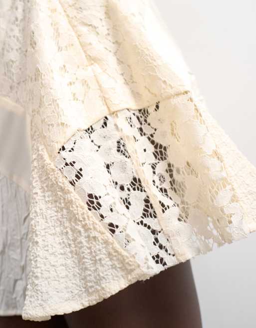 Topshop - Elfenbenshvid flagrende mininederdel i satin og andre materiale, 4 af 5