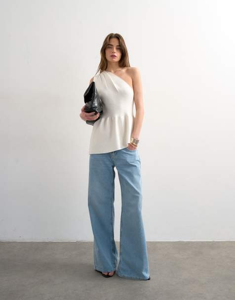 Topshop – Elfenbensvit, tätstickad, enaxlad topp i peplum-modell - view 1