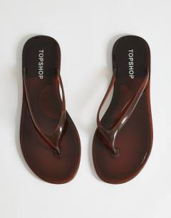 Model wearing Elias jelly flip flop in brown