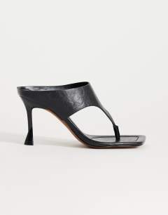 Elodie toe thong mid heeled mule in black