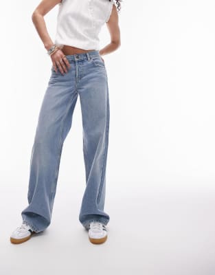 Topshop - Ember - Jeans in ausgebleichter Waschung mit niedrigem Bund und weitem Bein-Blau