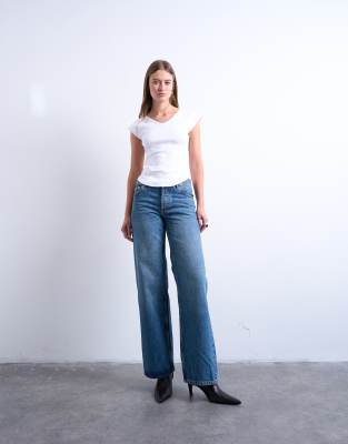 Topshop - Ember - Jeans in Mittelblau mit geradem Schnitt und niedrigem Bund-Grau