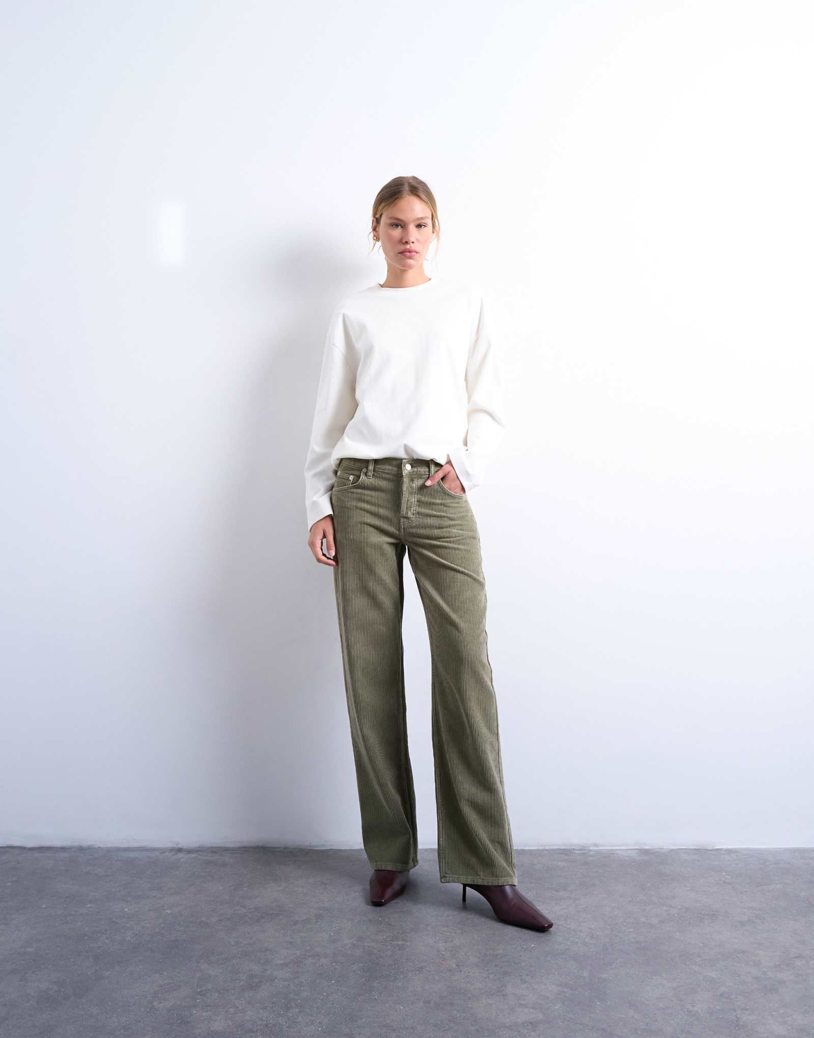 Джинсы из шнура с низкой посадкой Topshop Ember цвета шалфея