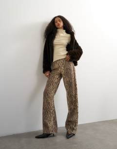 Ember low rise relaxed straight leg jean in leopard print