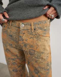 Model wearing Ember low rise straight jean in jacquard