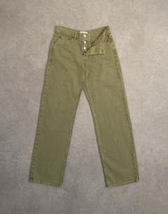 Model wearing Ember low rise straight jean in khaki