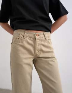 Model wearing Ember low rise straight leg jean in beige