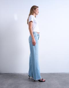 Model wearing Ember low rise straight leg jean in bleach